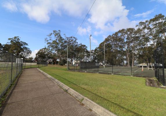 Thornton tennis courts