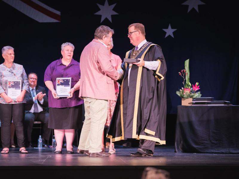 Mayor presents award to winner