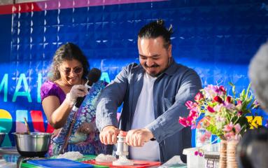 Adam Liaw cooking at Maitland Riverlights demonstration stage