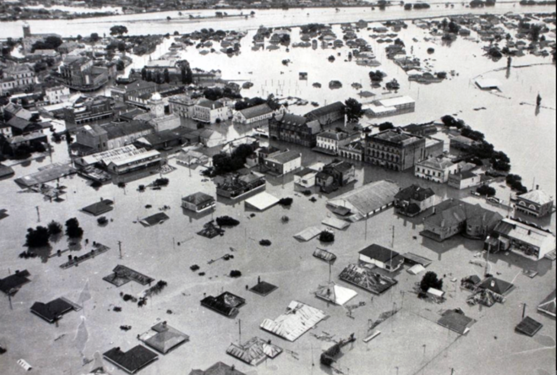 Aerial view of Maitland, High Street and Town Hall