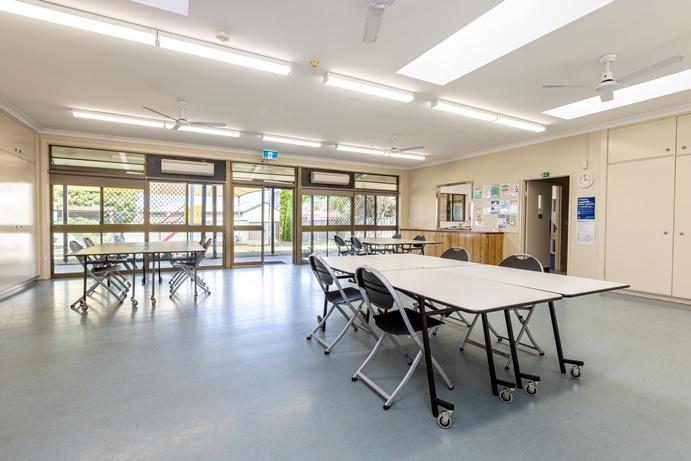 Internal area with chairs