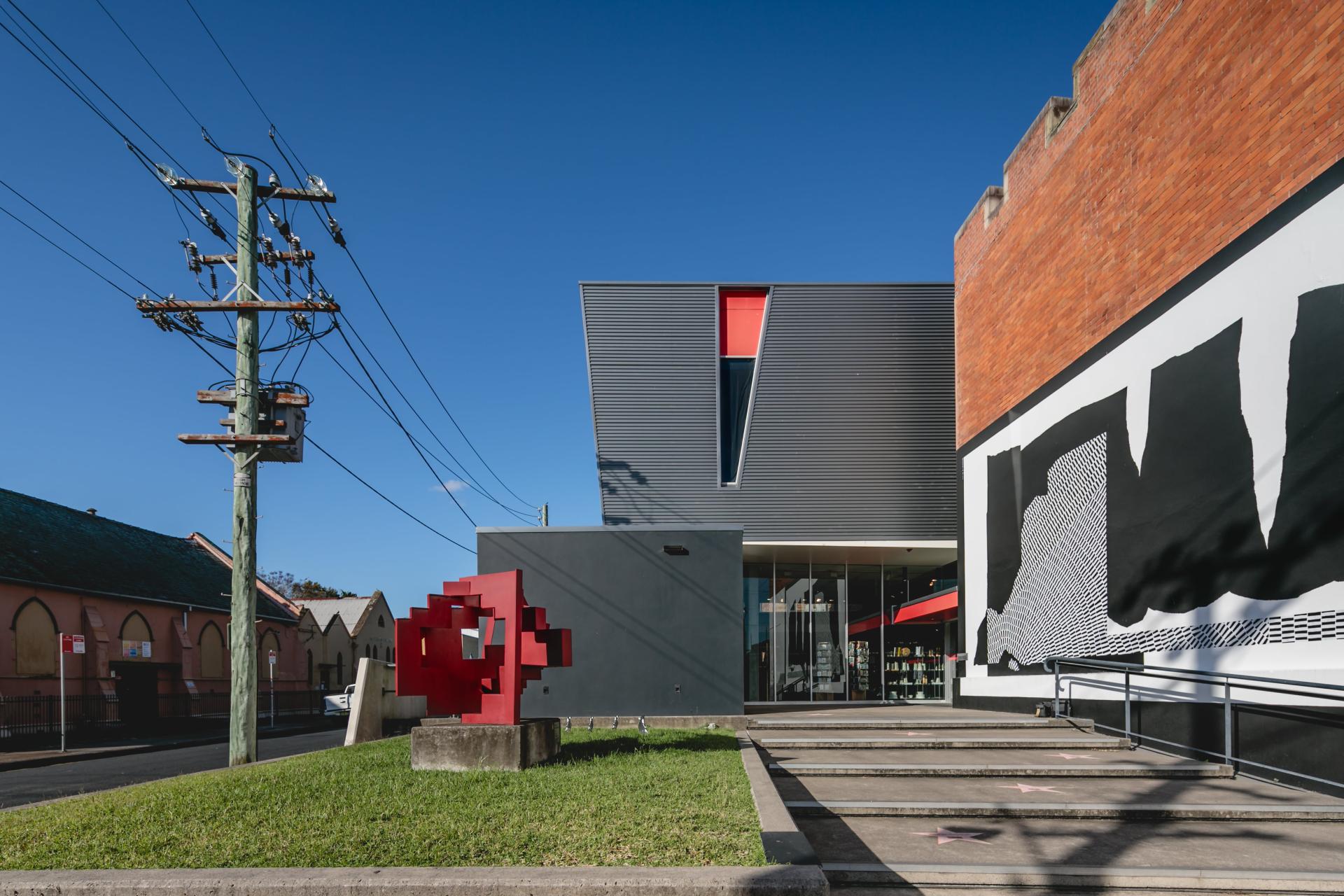 Entrance to Maitland Regional Art Gallery via High Street 